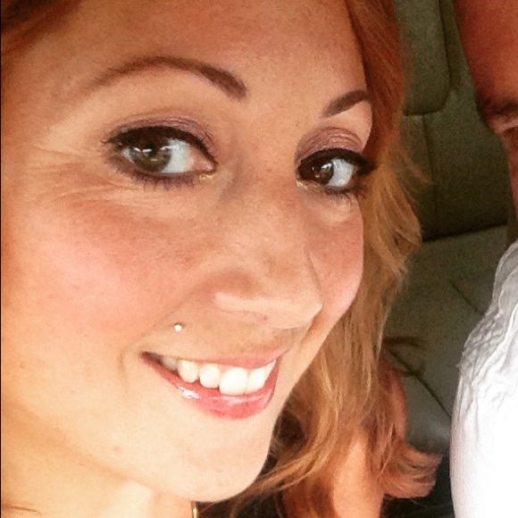 Meet your Posher, Lauren - Picture 1 of 1